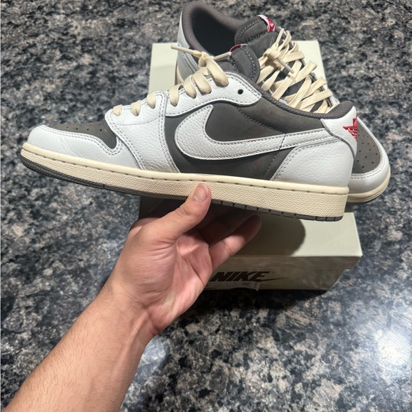 Travis Scott’s x Air 1 retro lows ‘Reverse Mocha’ - Picture 4 of 10
